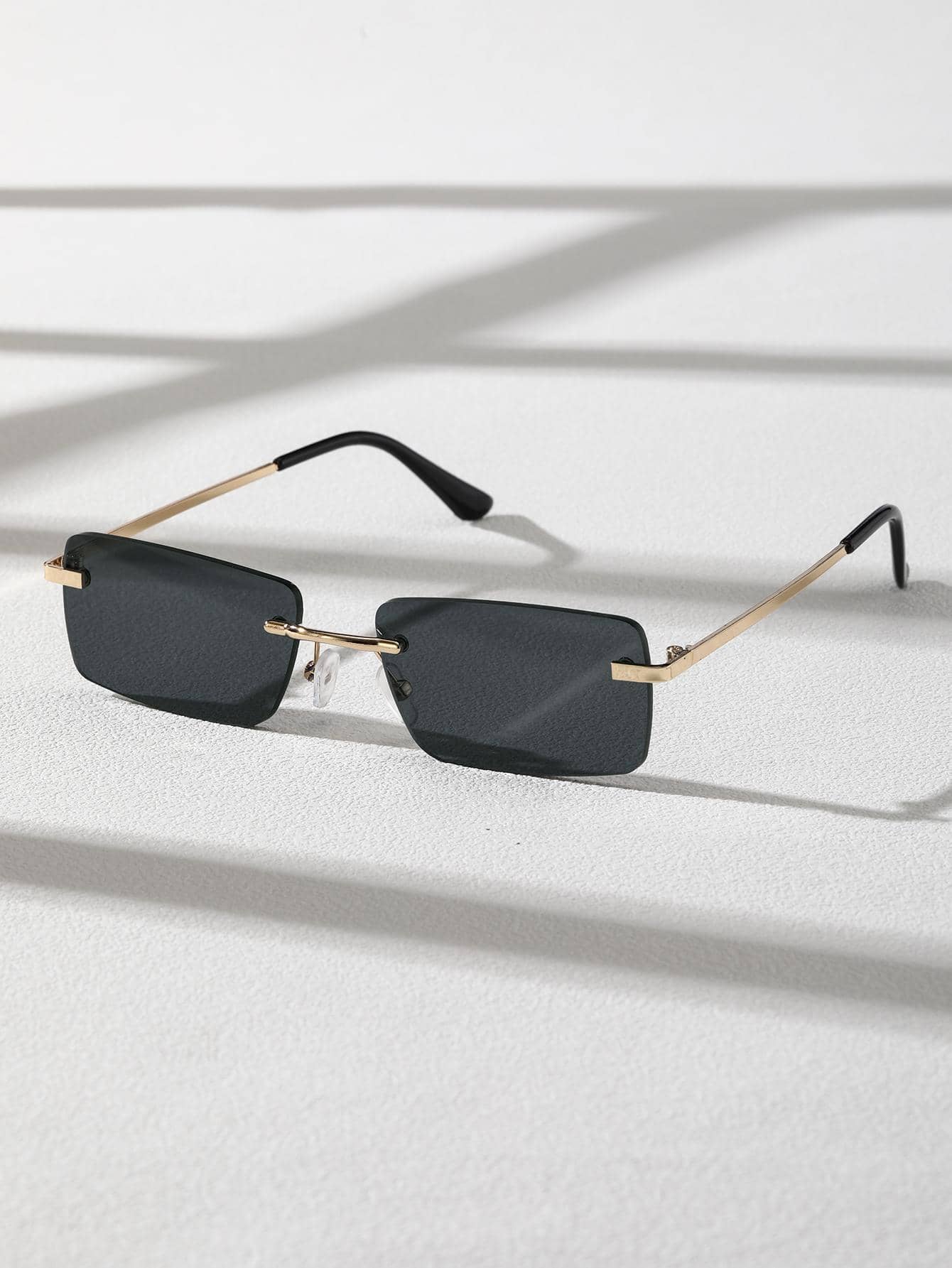 JP’s Two-Tone Metal Rimless Glasses