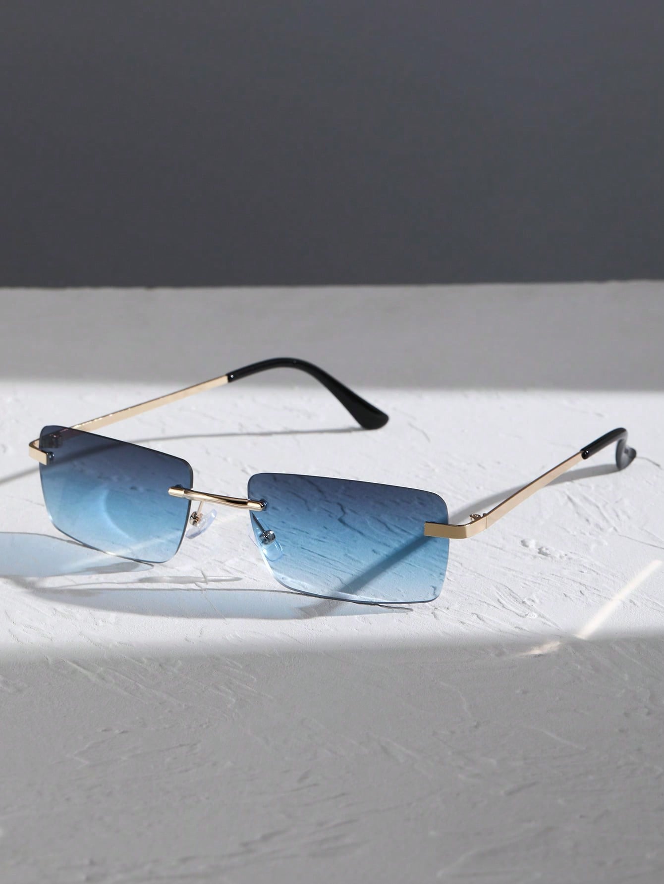 JP’s Two-Tone Metal Rimless Glasses